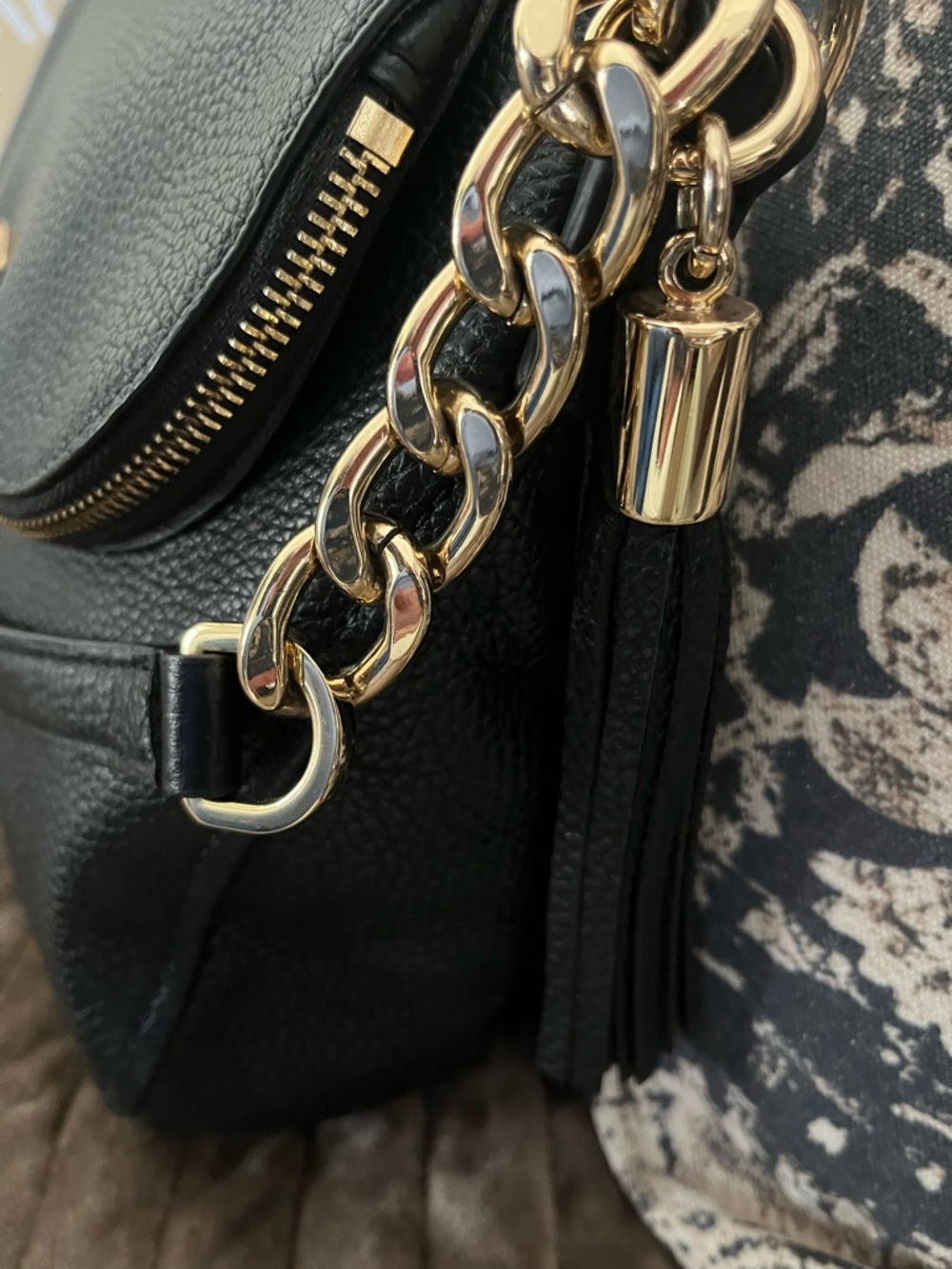Michael Kors Black Pebbled Leather Shoulder Bag with Gold Hardware - Picture 3 of 11